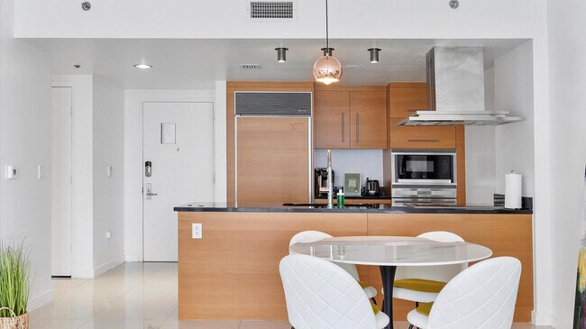 Building Photo - 475 Brickell Ave