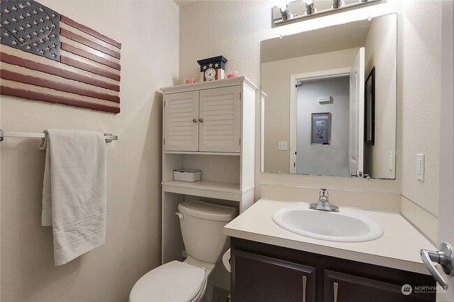 Building Photo - Beautiful 3-Condo in Lakewood – Apply Today!