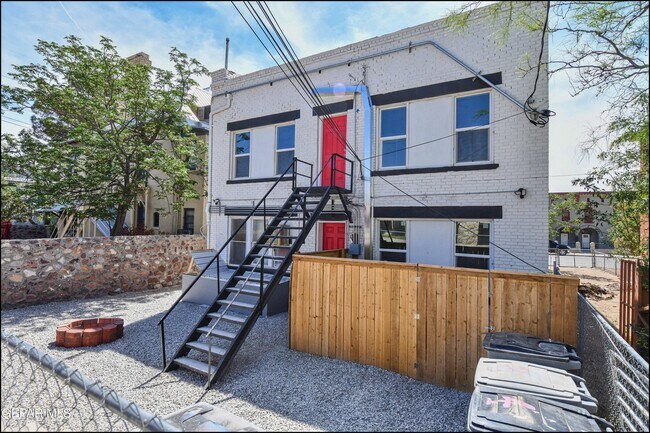 Building Photo - 615 Arizona Ave
