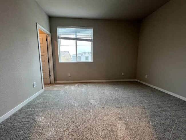 Building Photo - Lovely 3 Bedroom 2 Bathroom Home Close to Parks, Restaurants, Freeway Access, And More!