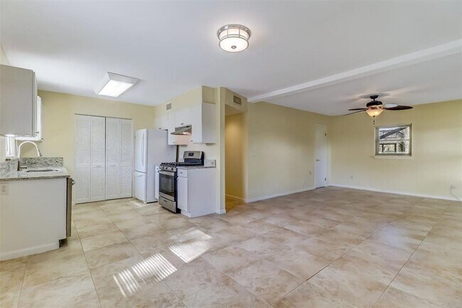 Building Photo - Adorable Amelia Island Beach Cottage – 2BR...