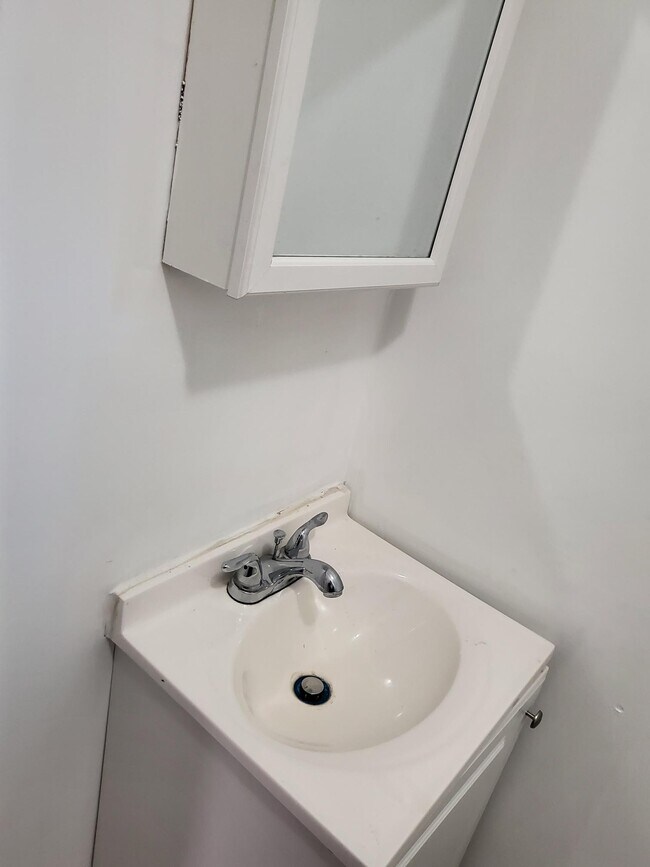 Building Photo - 1228 W Venango St