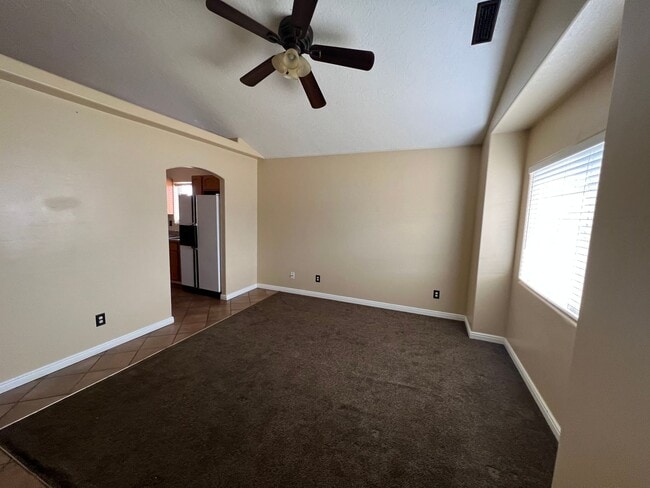 Building Photo - 3 Bedroom 2 bath with Garage