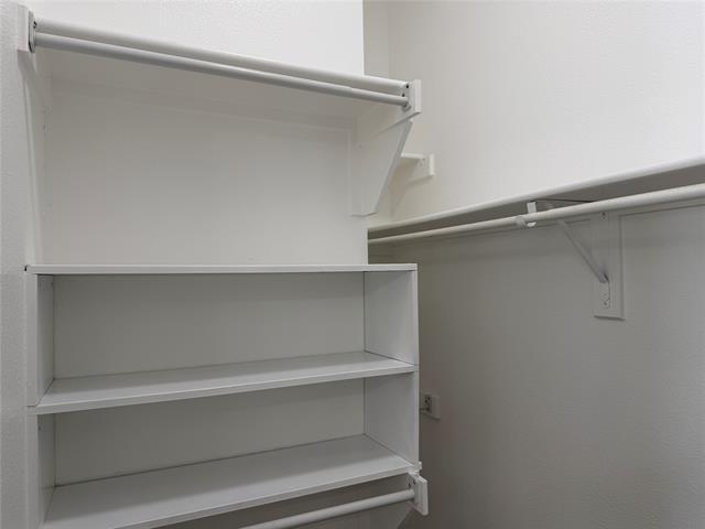 Building Photo - 523 Hilltop Dr