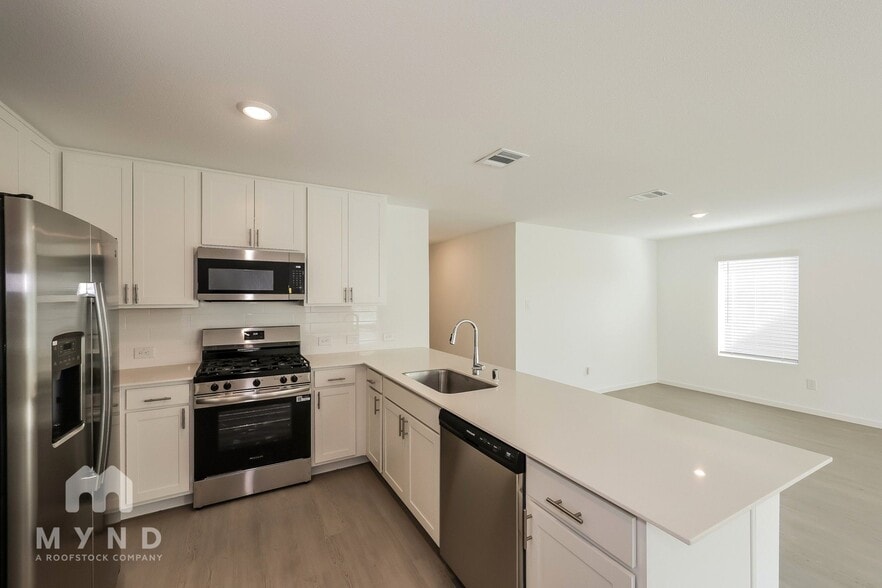 Building Photo - 2724 River Knl Ln