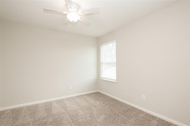 Building Photo - 217 Star Spangled Dr