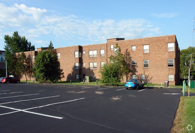 Building Photo - Commodore Apartments