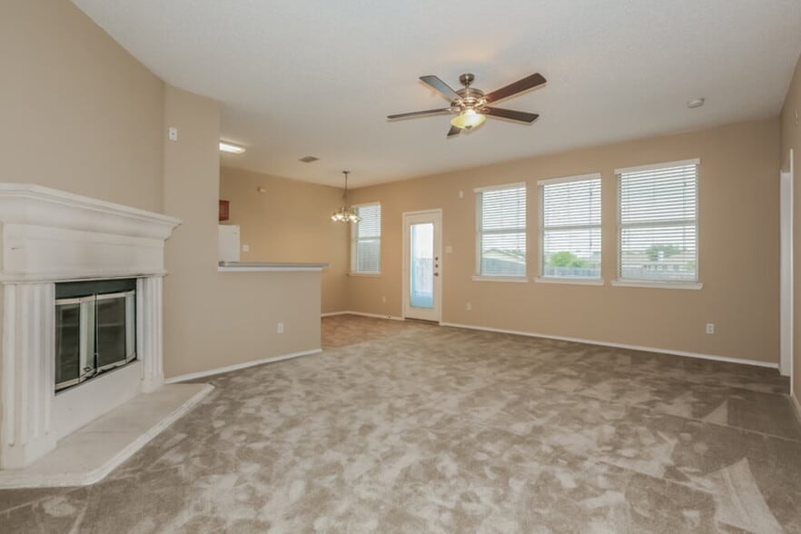 Building Photo - 6416 Freshwater Ln