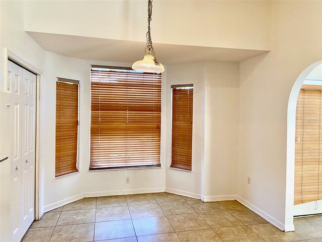 Building Photo - 623 Hardwood Cir
