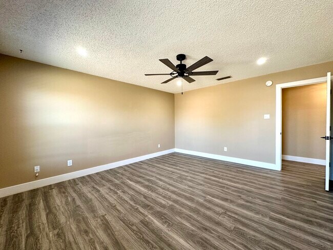 Building Photo - 6106 9th St