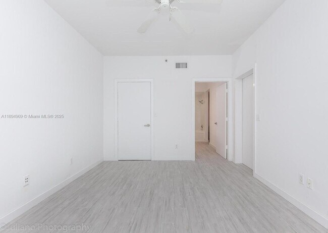 Building Photo - 3255 NE 184th St
