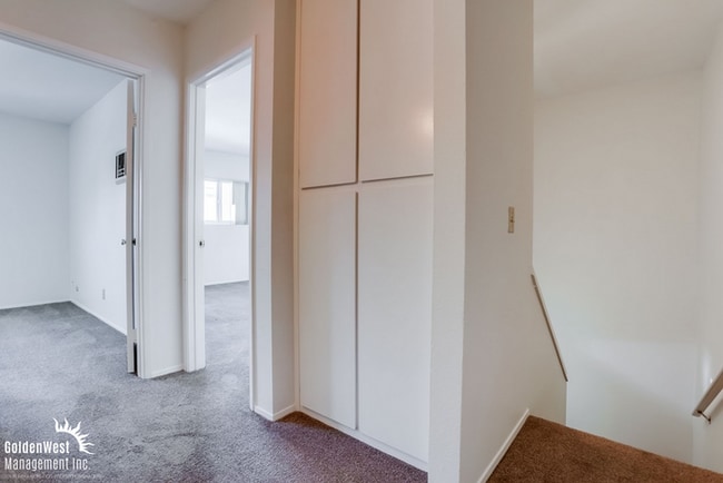 Building Photo - Charming 2Bdm 1Ba Condo with Modern Upgrades in Lakeside!