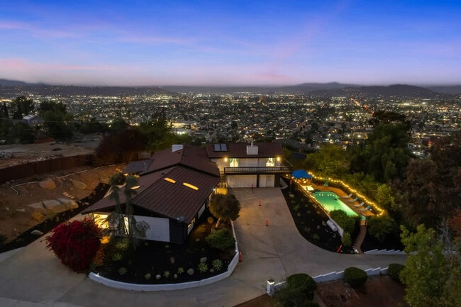 Building Photo - 5048 Bluff Pl