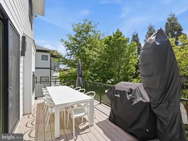 Building Photo - 2504 12th St N