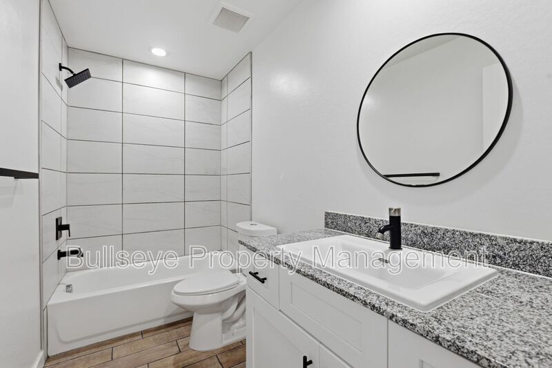 Building Photo - 428 S 97th Pl