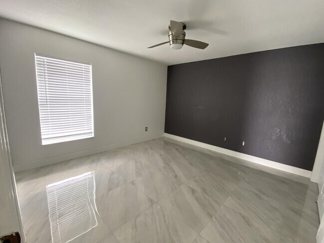 Building Photo - 2361 Harbor Town Dr