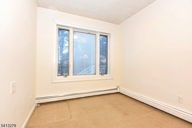 Building Photo - 411 10th St