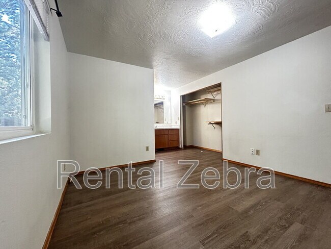 Building Photo - 1812-1818 NE Wichita Way