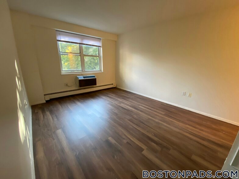 Building Photo - 185 Freeman St