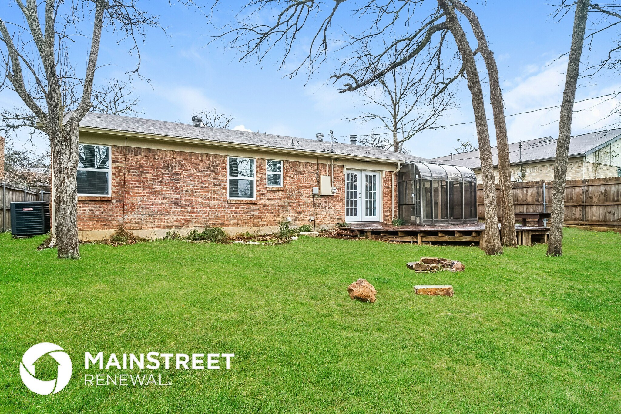 Building Photo - 4820 Crest Dr