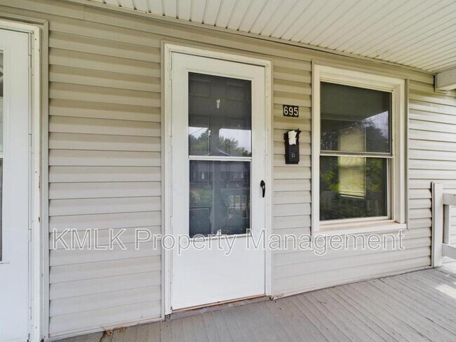 Building Photo - 695 Kling St