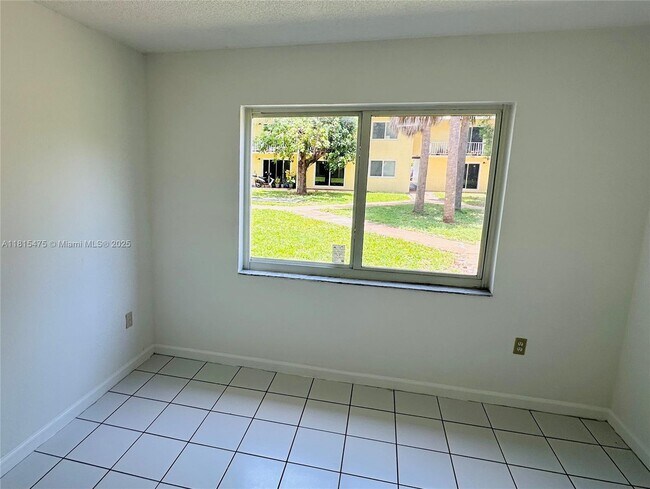 Building Photo - 505 NW 177th St