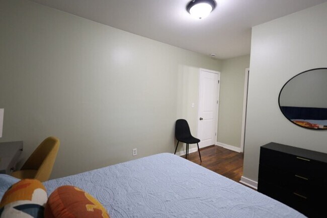 Building Photo - 2202 Dering Cir NE