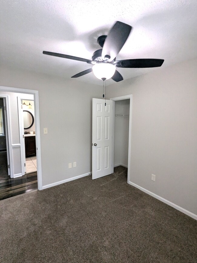 Building Photo - 107 Sandy Lake Dr