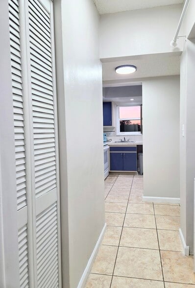 Building Photo - 3300 NE 10th Ter