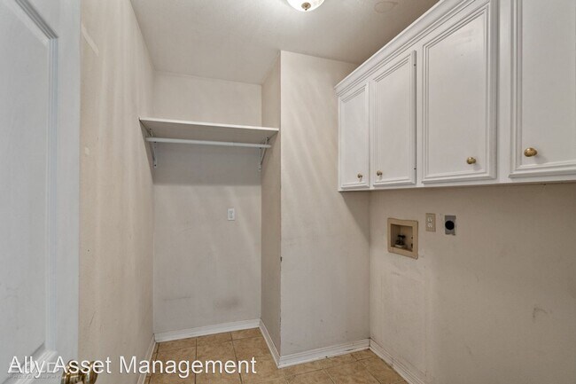 Building Photo - 4 br, 2 bath House - 5917 Clearview Circle