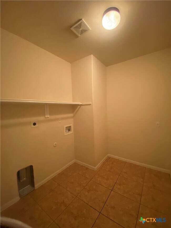 Building Photo - 6111 Graphite Dr