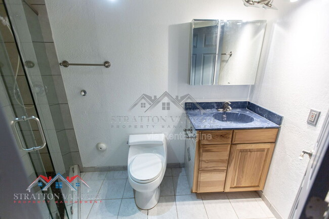 Building Photo - 1735 W Pampa Ave