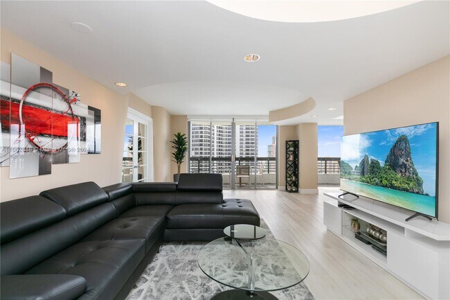 Building Photo - 3500 Mystic Pointe Dr