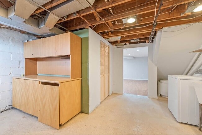 Building Photo - 114 Riverthorn Rd
