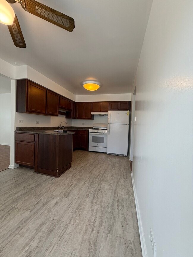 Building Photo - 4549 Forest Ave