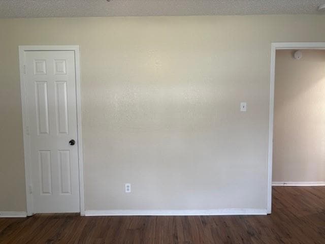 Building Photo - 715 Oakwood Ln