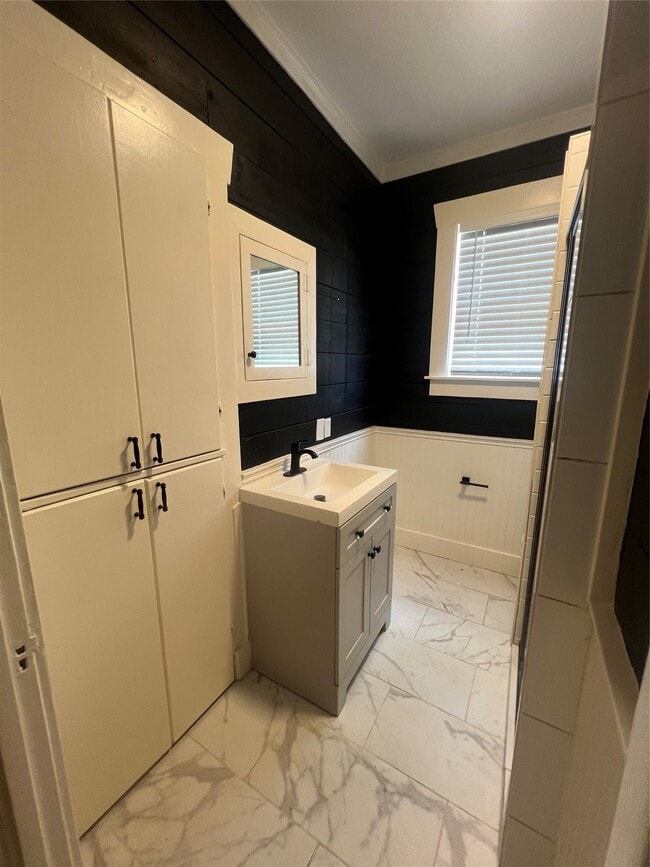 Building Photo - 3701 Bradley St