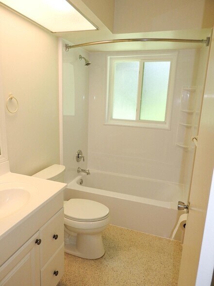 Building Photo - 1232 Cabana Rd