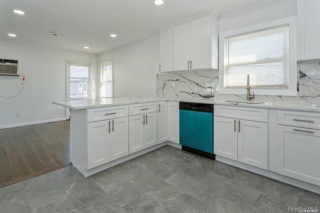 Building Photo - 250 New York Ave