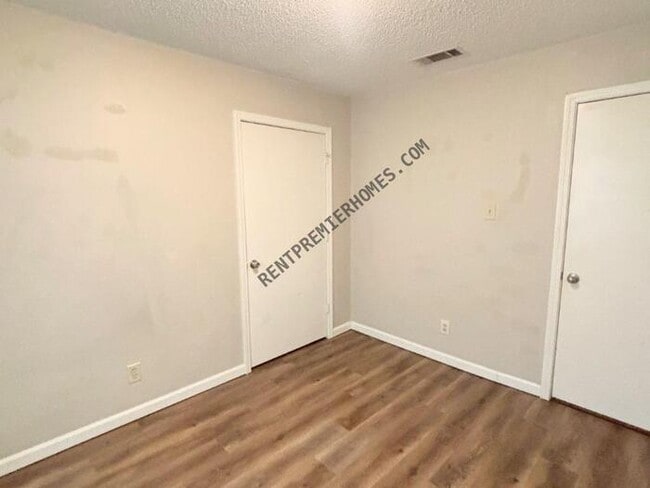 Building Photo - 238 Briarpatch Ln