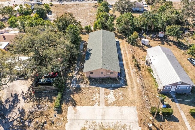 Building Photo - 140 Ave W NW