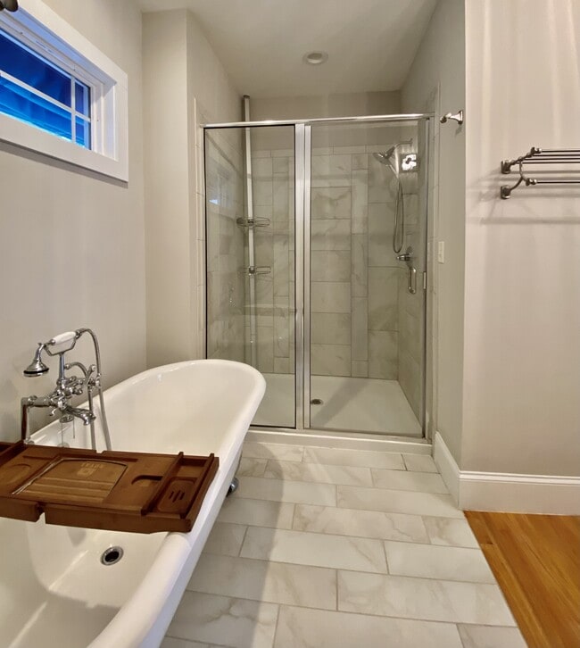 Building Photo - 305 Mallard Ave