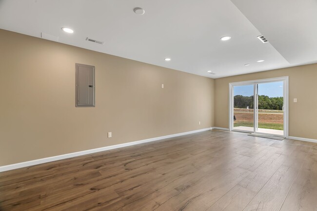 Building Photo - Stunning Newly Built 4-Bed, 4-Bath Home