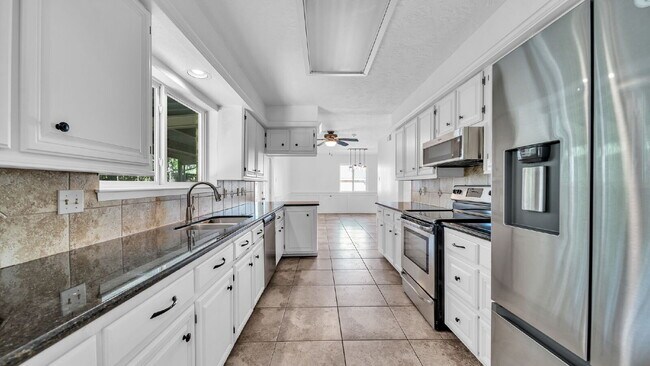 Building Photo - Find comfort, style, and convenience in this beautiful 3-bedroom home located in a desirable gate...