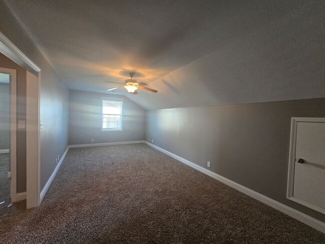 Building Photo - Executive 3 Bed 2.5 Bath with Bonus Home