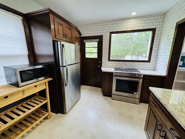 Building Photo - Charming 3-Bedroom Oasis with Elegant Touches & Finished Basement on Washburn Ave!