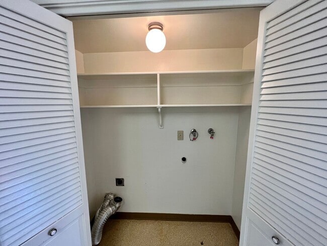 Building Photo - 185C -TL - CS