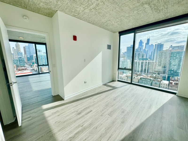 Building Photo - 461 W Chicago Ave