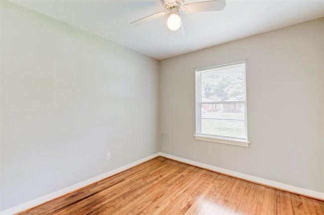 Building Photo - 5907 Nelwyn St