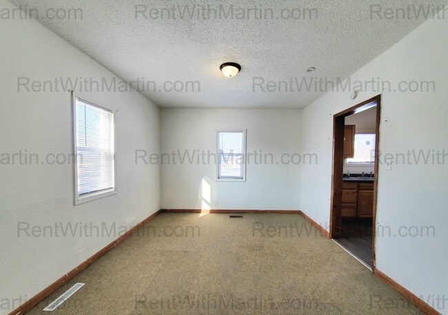 Building Photo - 919 Oneida St